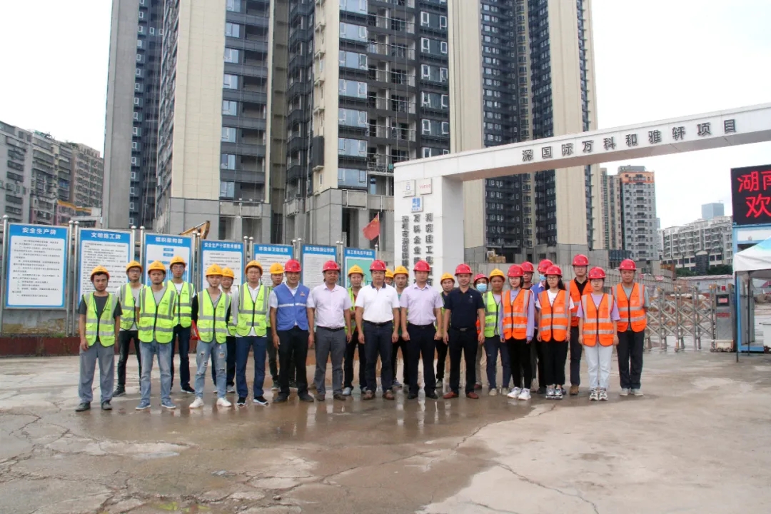 寶鷹集團高管赴項目考察慰問,與一線員工共度雙節